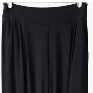 J. Jill Wearever pleated crop wide leg pants. Soft Rayon. Pockets